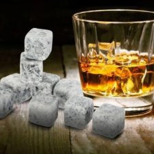 Whiskey Stones im Glas