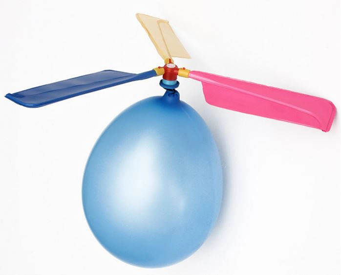 Luftballon Helikopter mit blauem Luftballon