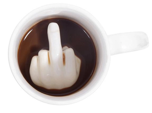 Mittelfinger-Tasse Kaffee