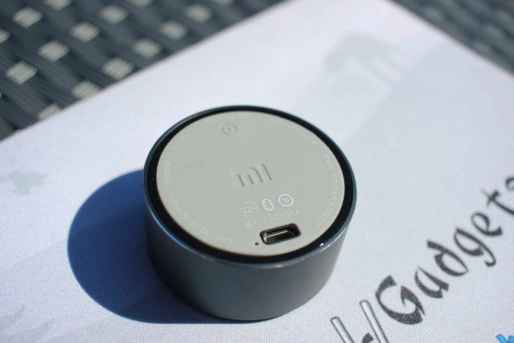 Power-Button und USB-Anschluss vom Xiaomi Mini Bluetooth-Speaker