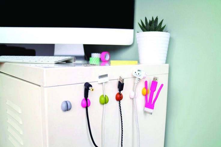 Formbarer Silikonkleber Sugru Kabelhalterung