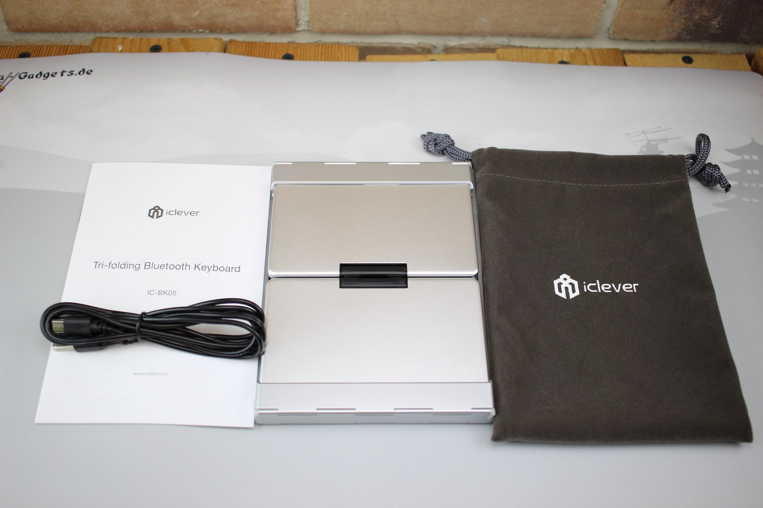 iClever Bluetooth Tastatur Lieferumfang