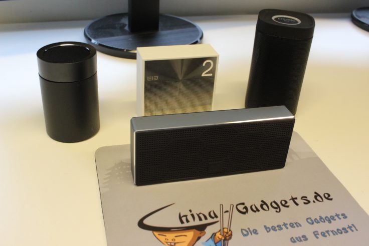 Im Hintergrund von links nach rechts: Mi Speaker 2, ELE BOX und Enusic 002, mittig die Xiaomi Soundbox