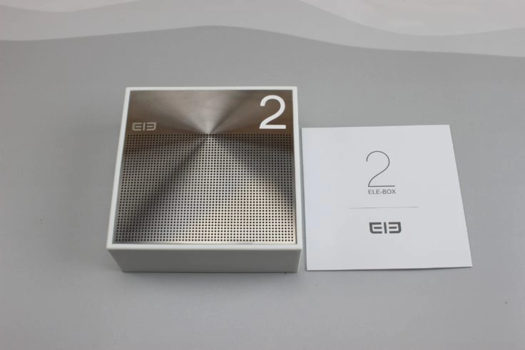 Der Lieferumfang der ELE BOX: Der Lautsprecher und eine Bedieungsanleitung