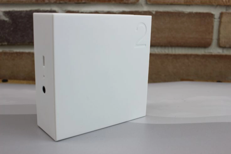 Die Rückseite der Elebox 2 ist komplett gummiert. Oben rechts ist eine 2 eingraviert