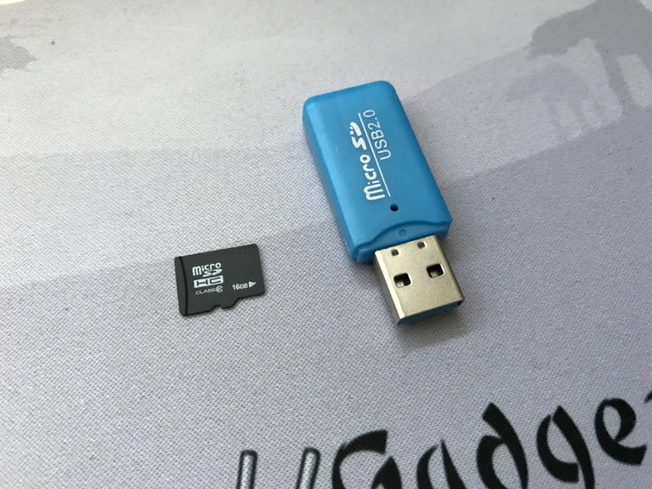 Beigelegte microSD und USB-Adapter