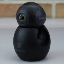 Insta360 Air Panoramakamera auf Schutzhülle