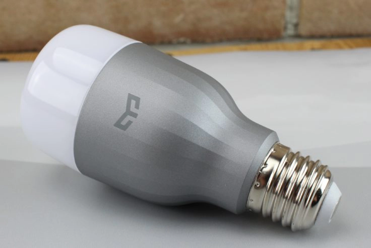 Xiaomi Yeelight Smart LED Glühbirne seitlich Xiaomi Yeelight Smart LED Glühbirne seitlich