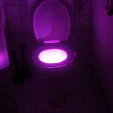 Toilettenlicht violett