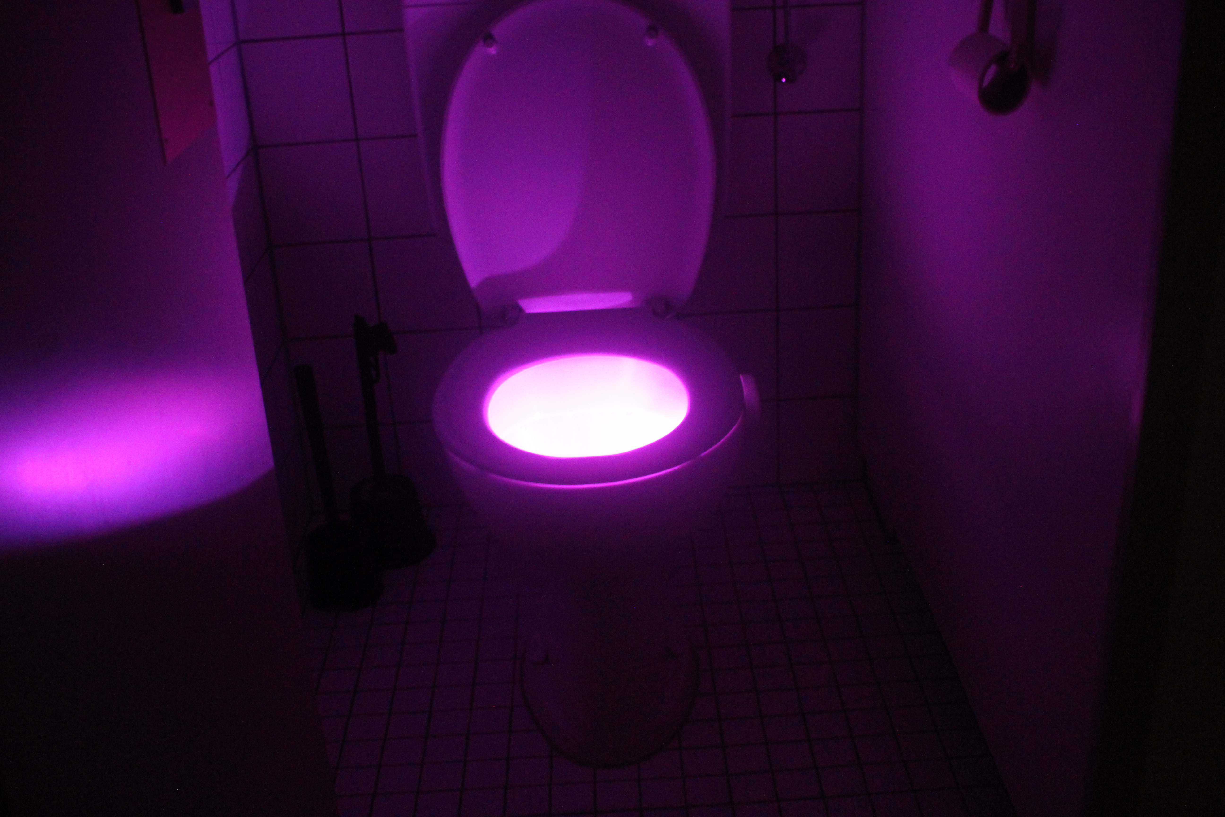 Toilettenlicht violett