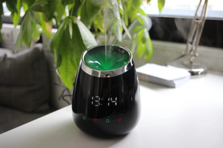 kwmobile Aroma Diffuser Uhrzeit mit Stimmungslicht