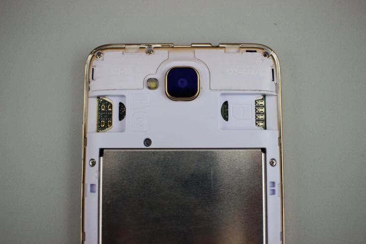 UHANS H5000 Dual-SIM und Micro-SD