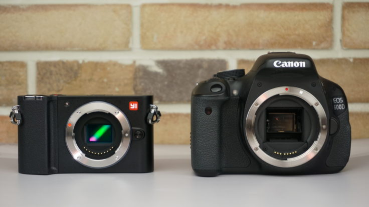 YI-M1 und Canon EOS 600D ohne Objektive