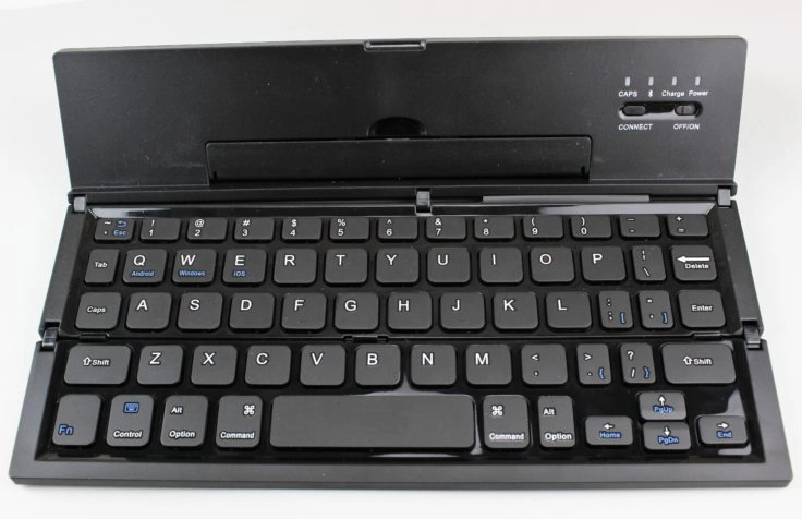 faltbare Cosyswan Bluetooth Tastatur aufgeklappt