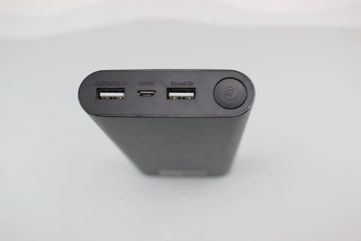 Askborg ChargeCube Powerbank Anschlüsse