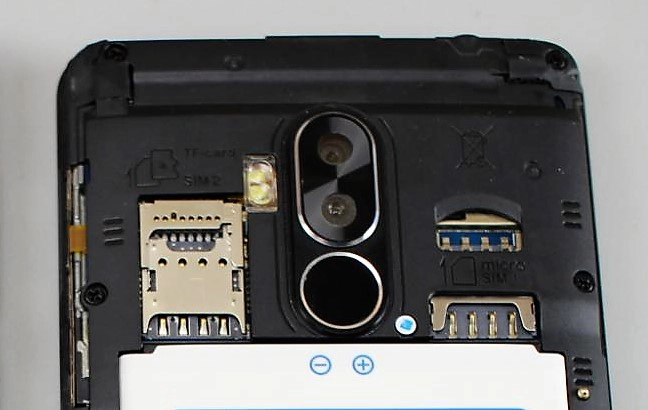 Bluboo D1 Smartphone Steckplätze