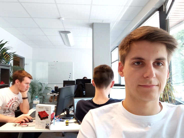 Selfie aus dem Büro mit dem P8 Mini