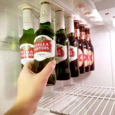 Magnetischer Bierhalter für den Kühlschrank