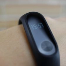 Xiaomi Mi Band 2 am Handgelenk