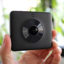 Xiaomi Mijia Panorama Camera in Hand