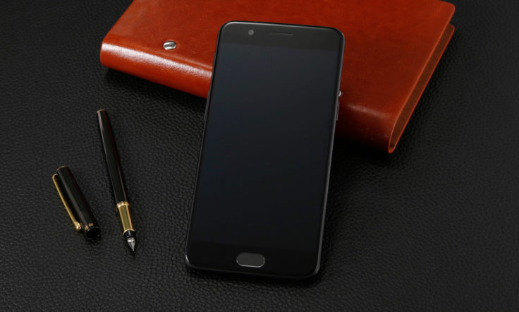 OnePlus 5 Smartphone Display