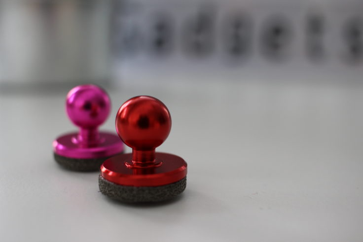 Smartphone Joysticks in pink und rot