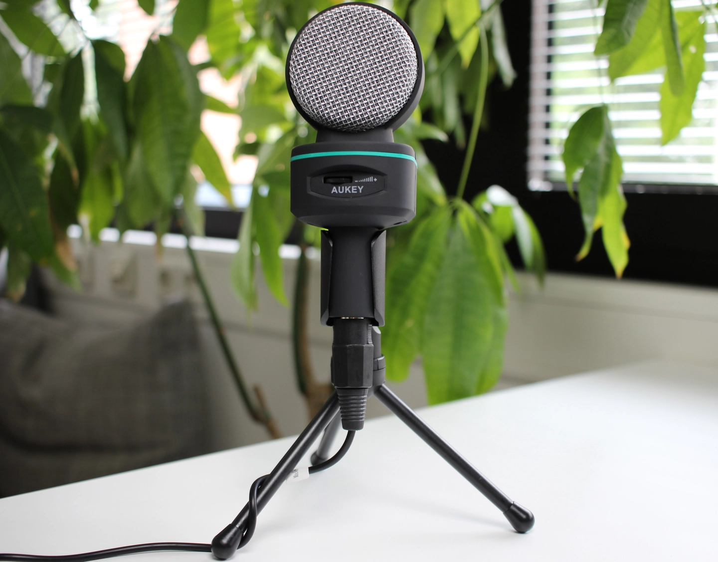 Aukey MI-W1 in Tischstativ