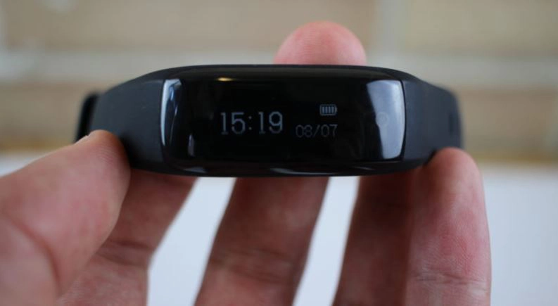 Lenovo fitness on sale tracker