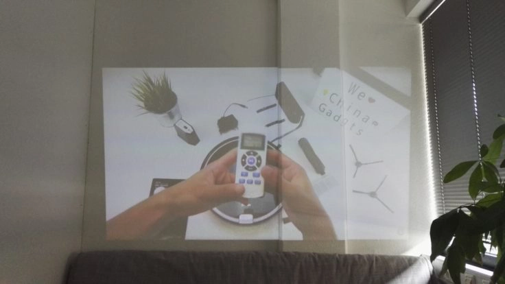 M6 Mini Projektor bei Tageslicht