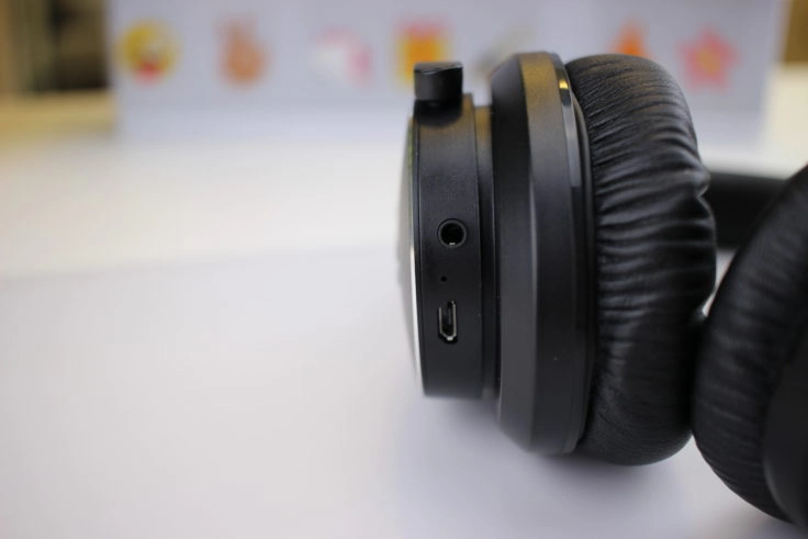 TaoTronics TT-BH21 Over-Ear Anschlüsse