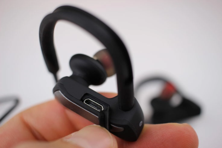 MGCOOL Micro-USB Port