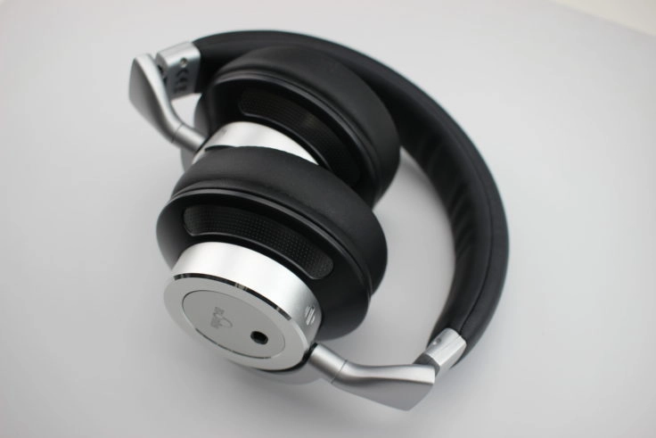 iDeaUSA AtomicX On-Ear Hörer eingeklappt
