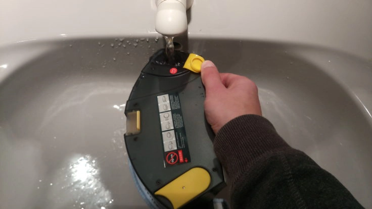 IMASS A3S Saugroboter Wassertank Befüllung IMASS A3S Saugroboter Wassertank Befüllung