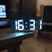 LED Wecker mit Uhrzeitanzeige