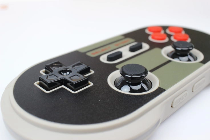 8Bitdo NES30 Pro Bluetooth Controller (2)