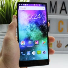 MAZE Alpha X Smartphone Display
