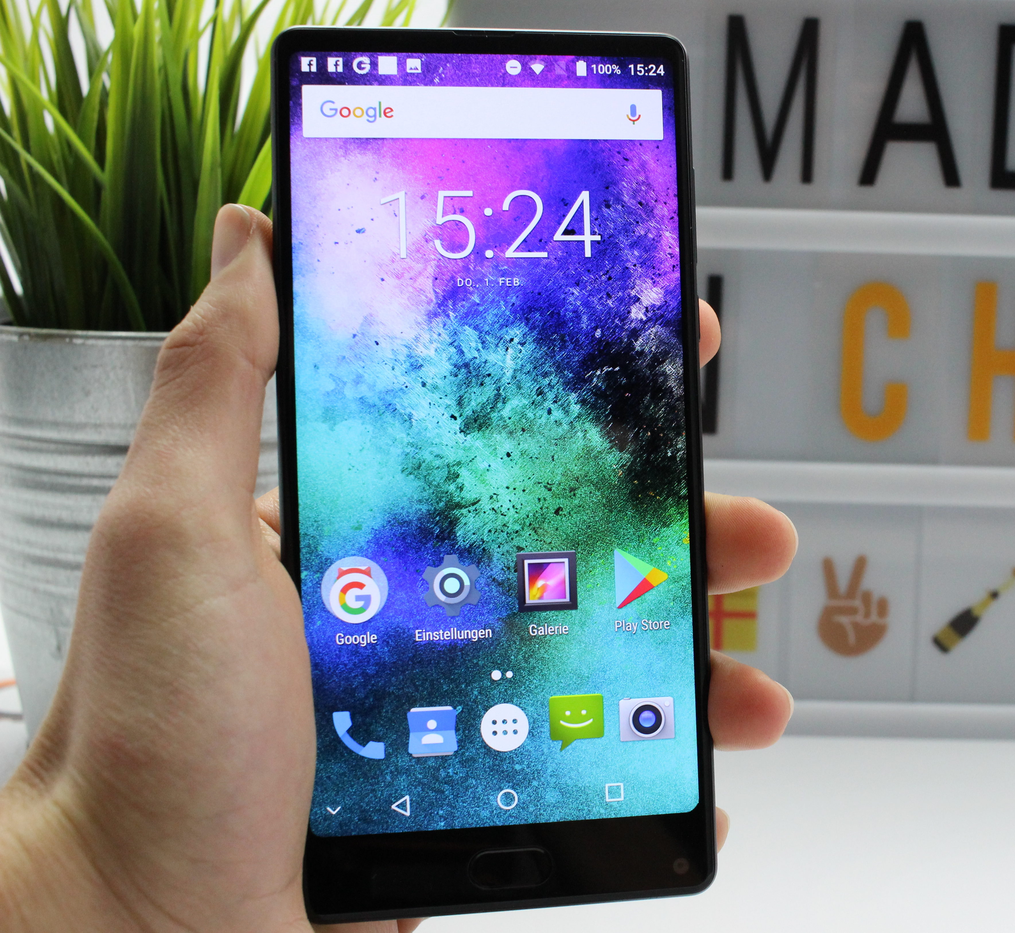 MAZE Alpha X Smartphone Display