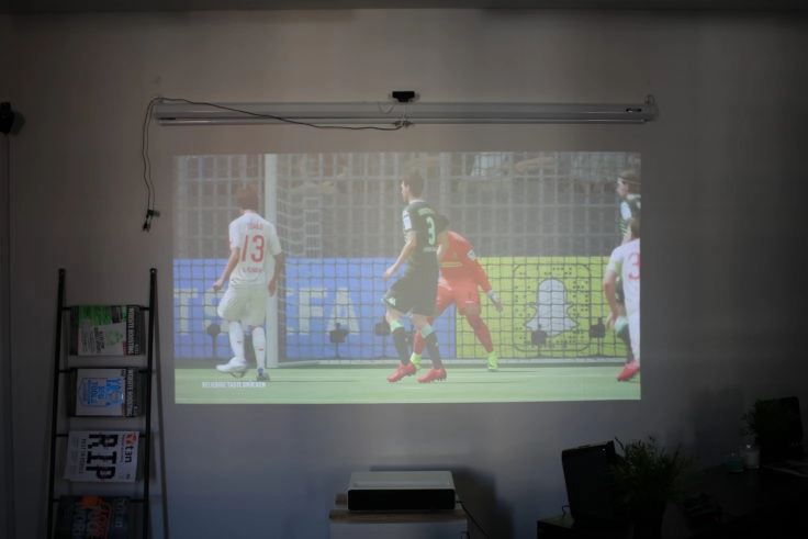 Xiaomi Kurzdistanzbeamer Laser Projector Helligkeit Fifa 18 (1)