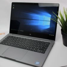 Xiaomi Mi Notebook Air 2018 unser Testexemplar aufgeklappt