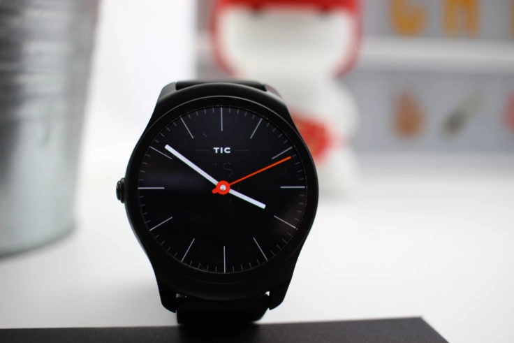 TicWatch 2 Smartwatch Display