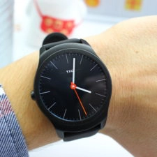 TicWatch 2 Smartwatch Hand