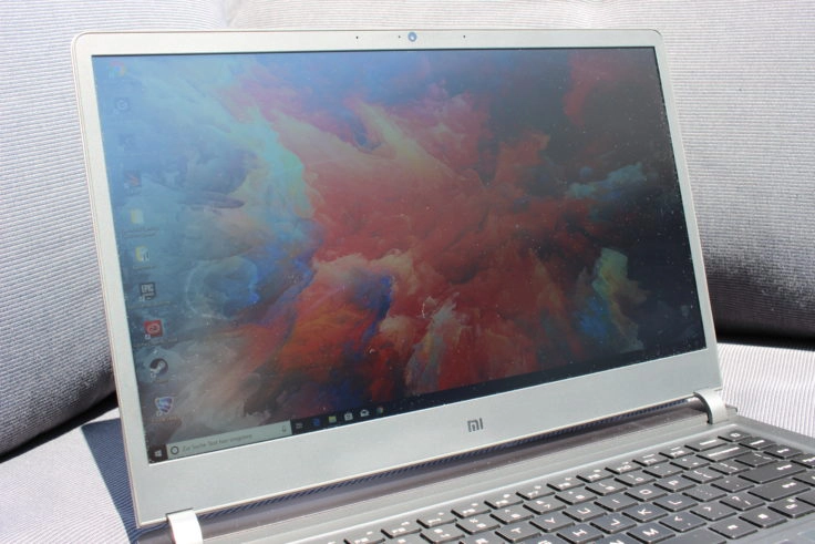 Xiaomi Mi Gaming Notebook Spiegelreflexe bei Sonnenlicht