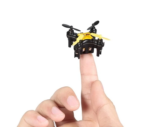 Cheerson Stars-D Mini Drohne auf Fingerspitze