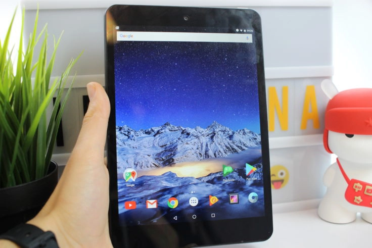 FNF iFive Mini 4S Tablet in Hand 2