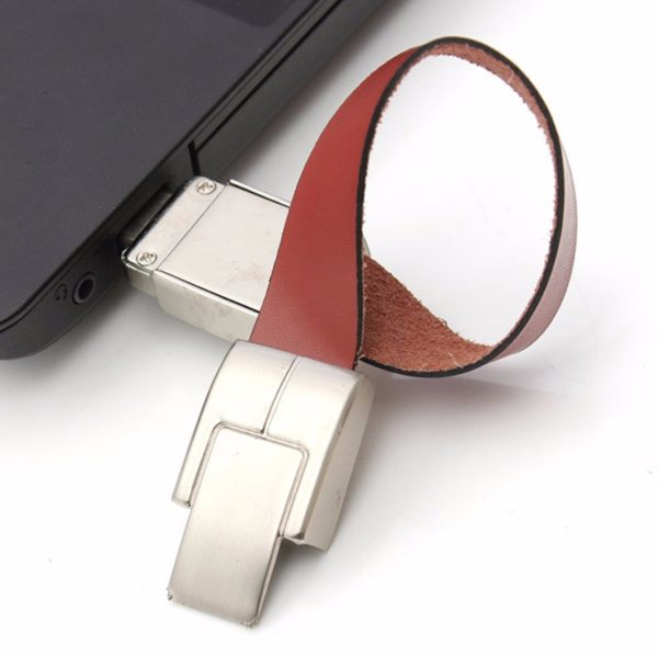 Kunstlederarmband USB an Computer