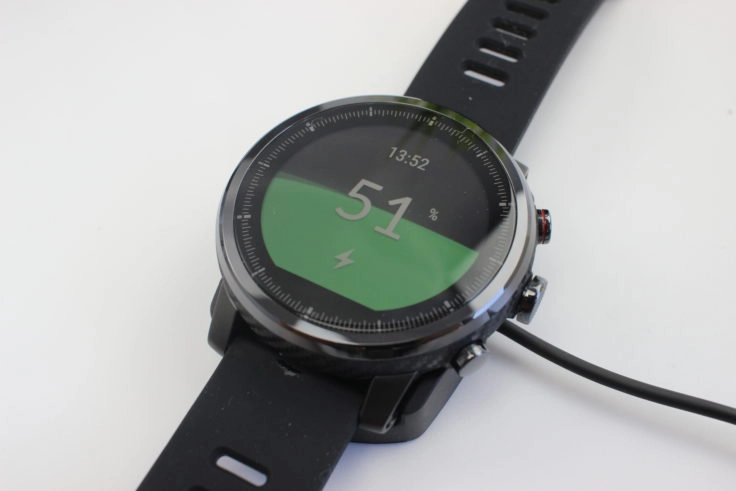 Huami Amazfit Stratos Akku laden