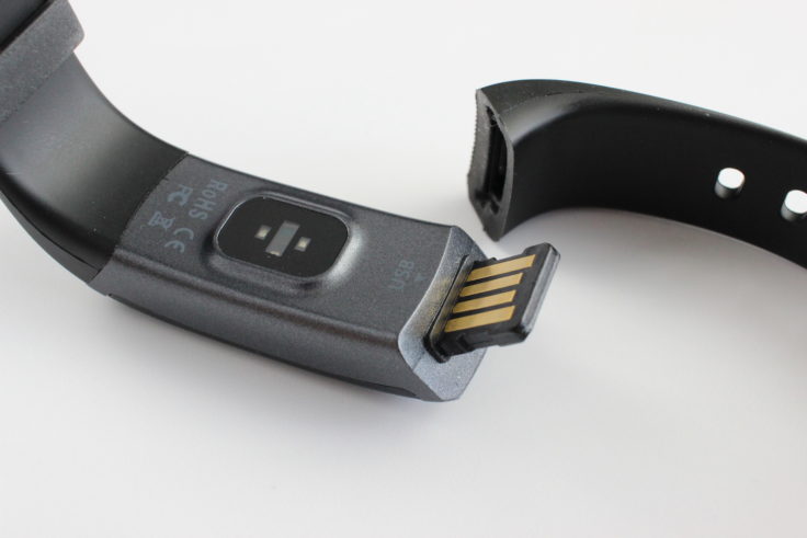 Makibes HR3 Fitness-Tracker USB-Anschluss