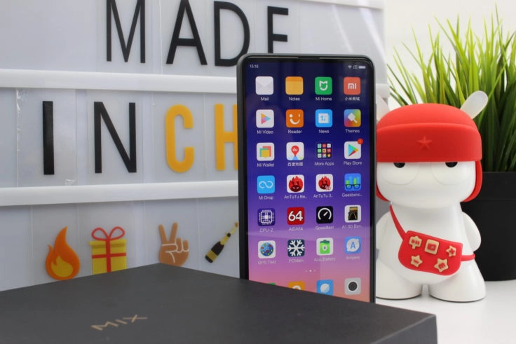 Xiaomi Mi Mix 2S Smartphone stehend