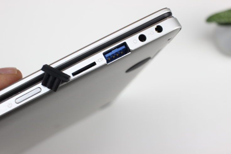 Teclast F6 Pro USB Port mit Schutzkappe