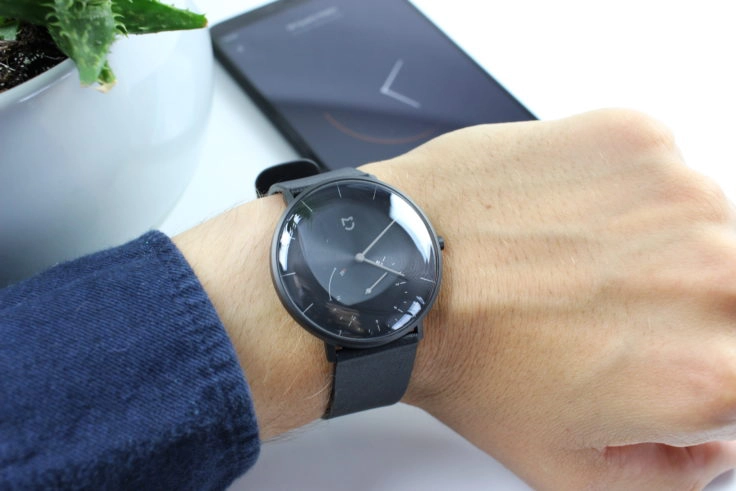 Xiaomi Mijia Hybrid-Smartwatch SYB01 an Hand